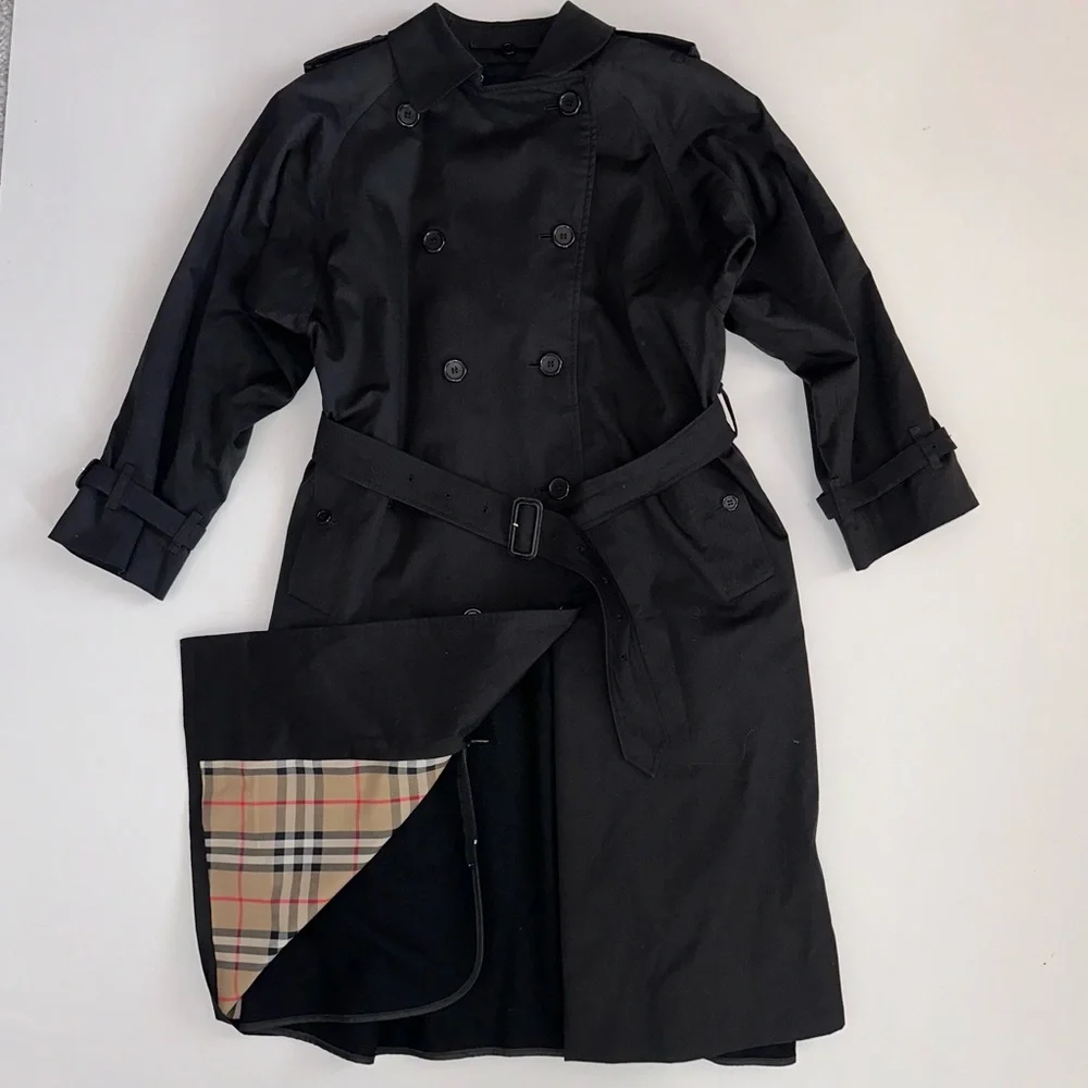 Burberry Black Trench Coat with Signature Beige Nova Check Lining - Picture 9 of 16